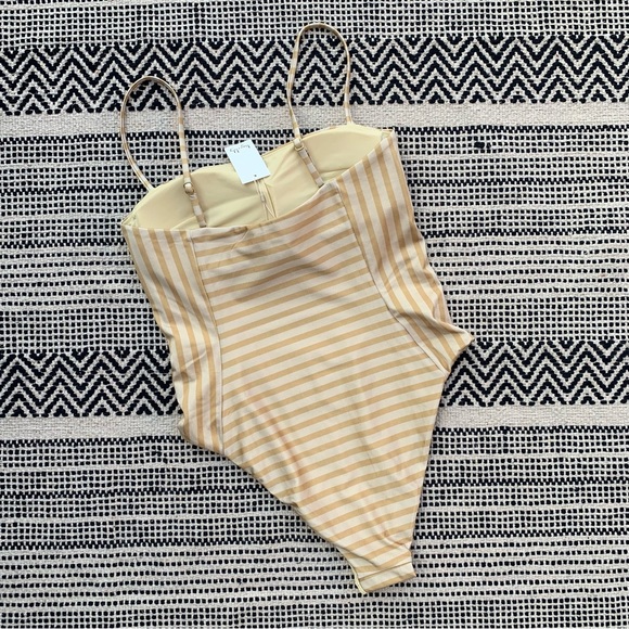 NWT Tigerlily Verena Sloane One Piece Bathing Suit size M - Picture 2 of 7